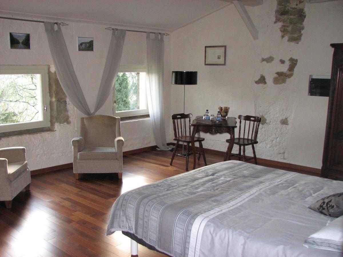 Chambres D'Hotes Domaine Saint-Joly Lasbordes Rom bilde