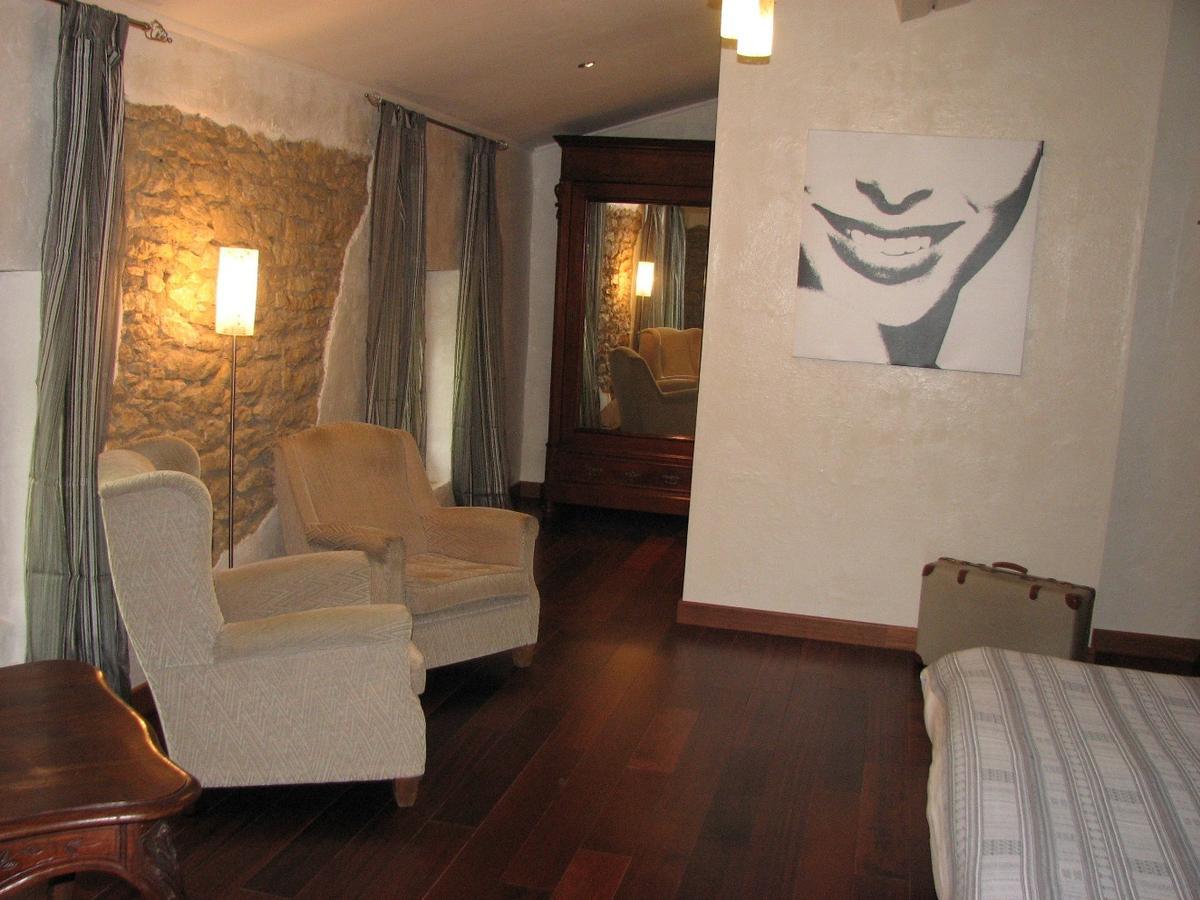 Chambres D'Hotes Domaine Saint-Joly Lasbordes Rom bilde